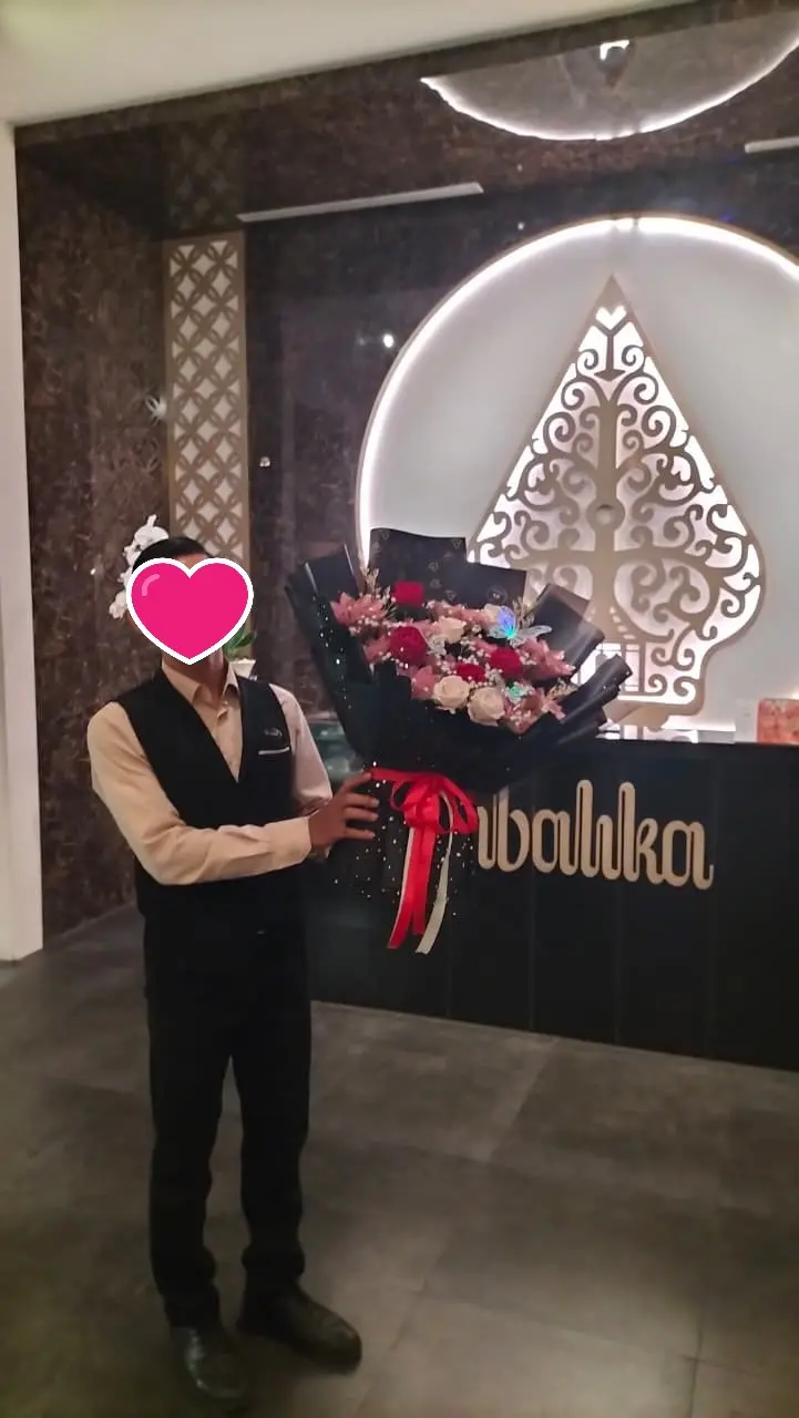 Dokumentasi Buket Uang Sultan Dikirim ke Ambalika Restaurant Hotel Java Heritage Purwokerto Surprise Dinner Anniversary