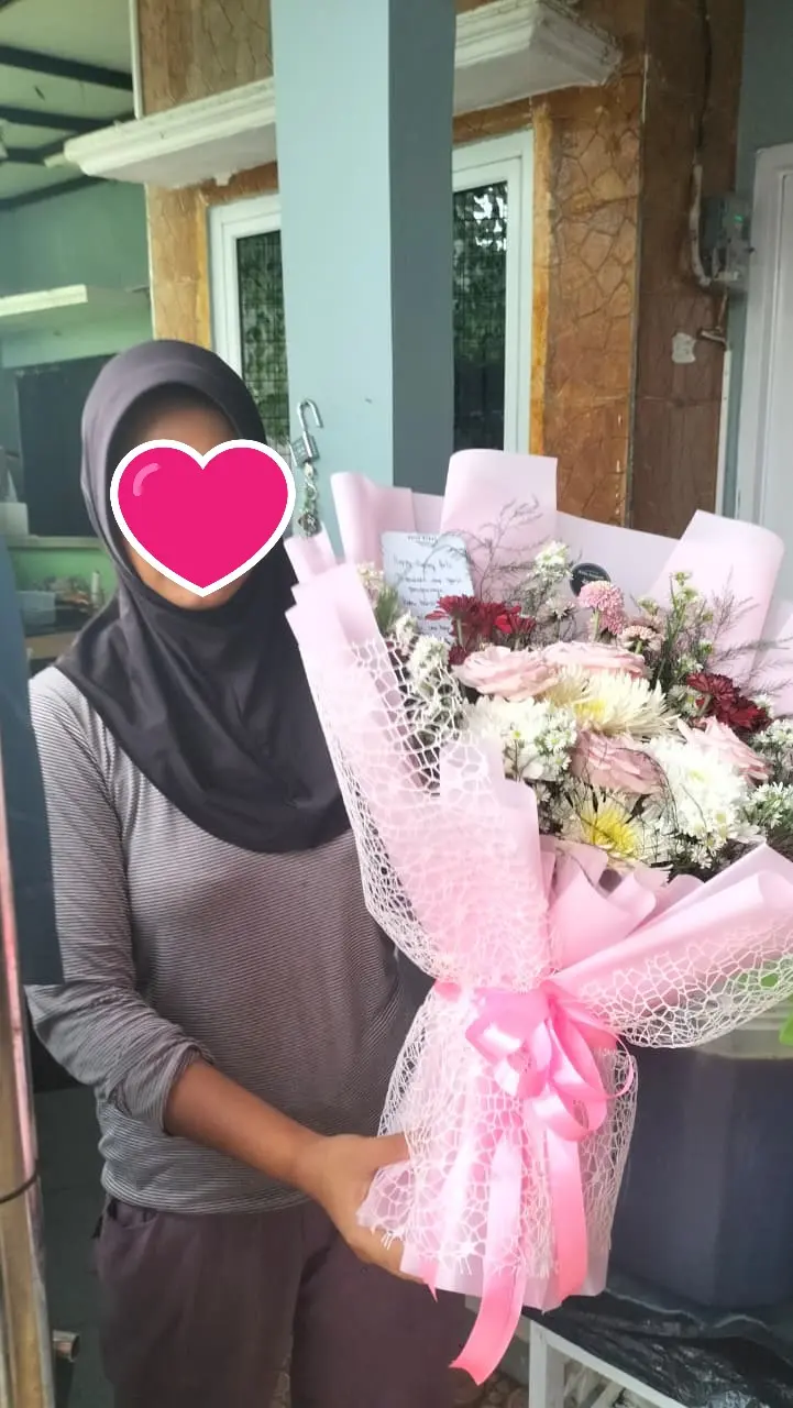 Buket bunga mawar pink fresh wrapping pink kejutan ultah di Purwokerto Selatan