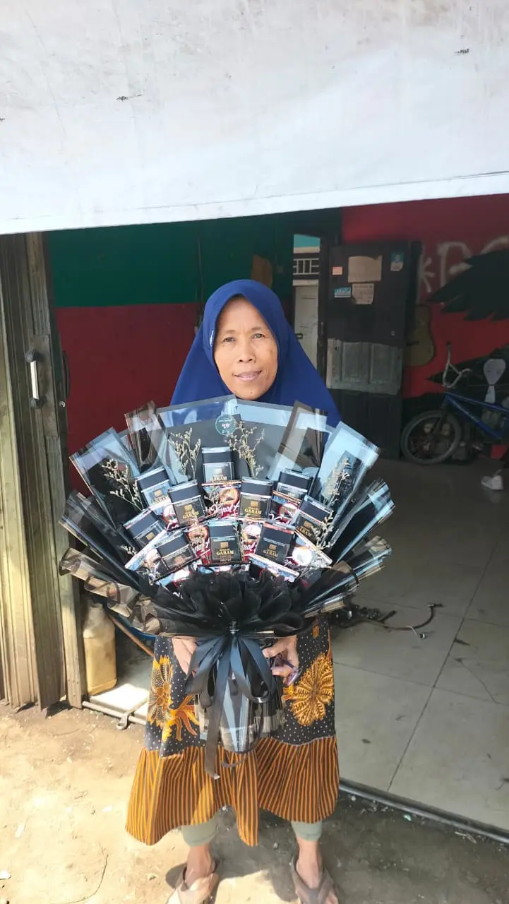 Birthday Cigarette Bouquet Delivered to Patikraja