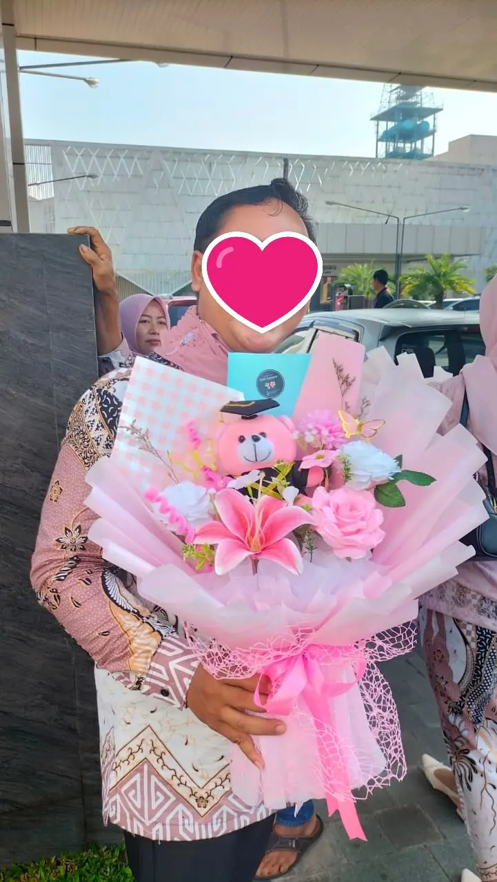 AMIKOM Graduation Bouquet at Java Heritage