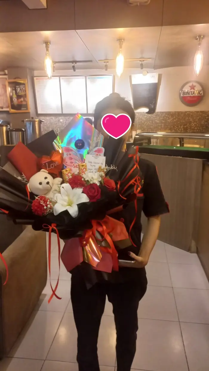Dokumentasi Surprise untuk Pacar saat Kerja di Meteor Cafe Purwokerto