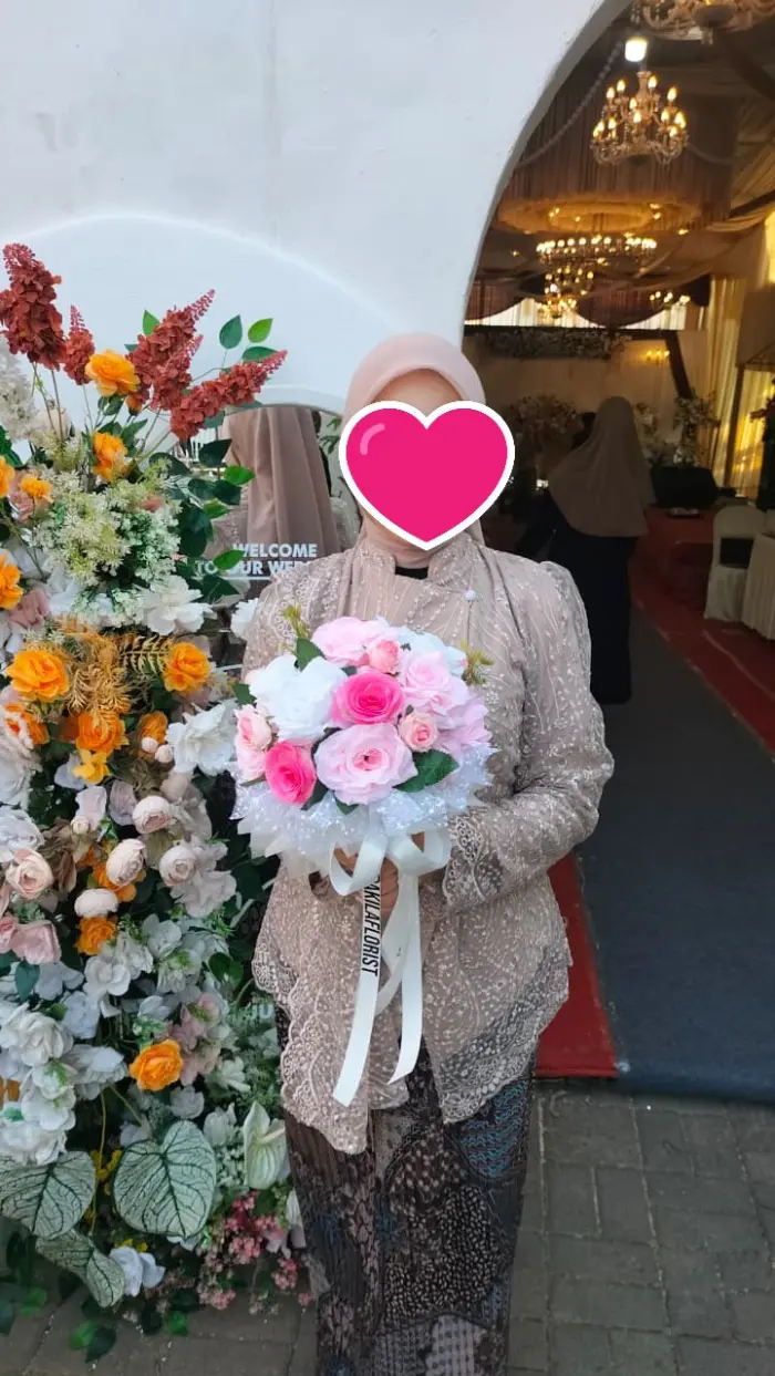 Dokumentasi Hand Bouquet Bunga Artificial untuk Melengkapi Hari Lamaran dan Resepsi Pernikahan di Purwokerto