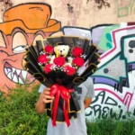 Buket bunga mawar merah premium wrapping hitam