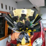 Jual Buket Bunga Mawar Hitam 6 Tangkai Wrapping Hitam Gold