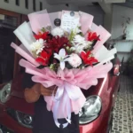 jual buket bunga lily merah putih untuk merayakan ultah atau permintaan maaf kepada istri kirim area purwokerto