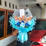 buket bunga mawar biru dihiasi silverqueen 5pcs ulang tahun pacar