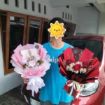 jual buket bunga mawar pink atau merah untuk acara sempro wisuda ultah pacar kirim area Purwokerto