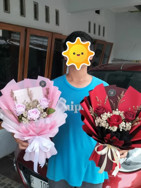 jual buket bunga mawar pink atau merah untuk acara sempro wisuda ultah pacar kirim area Purwokerto