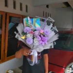 buket bunga mawar unggu premium wrapping putih unggu