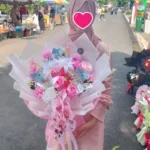 buket bunga mawar pink anggrek tema pink untuk ultah wisuda di Purwokerto
