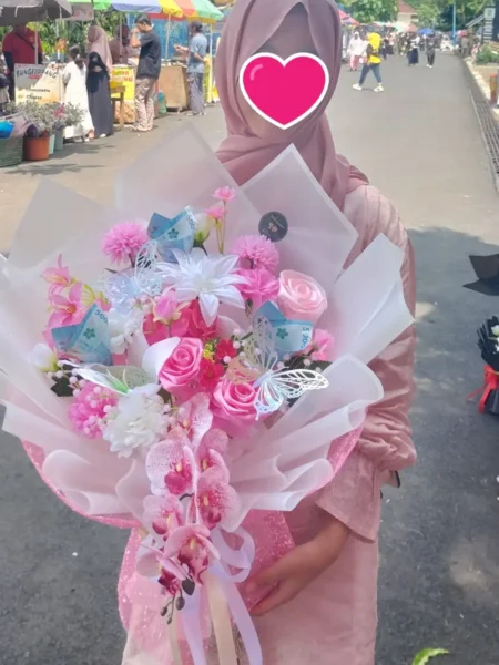 buket bunga mawar pink anggrek tema pink untuk ultah wisuda di Purwokerto