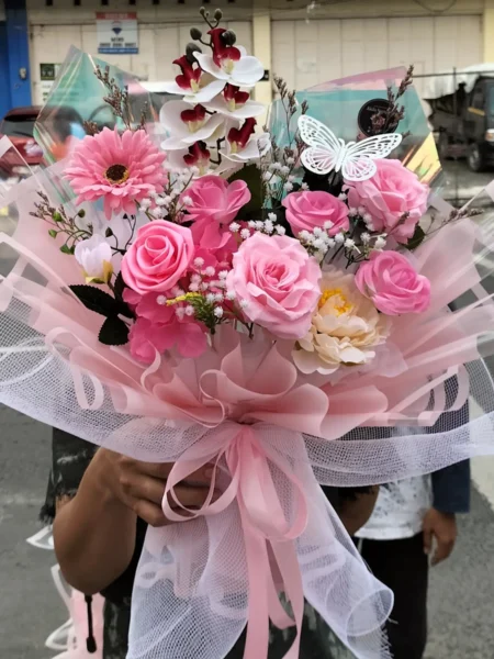 jual buket mawar dan aggrek pink untuk pacar bisa kirim ke rumah di wilayah Purwokerto