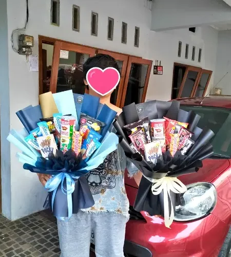 buket snack custom wrapping biru hitam untuk wisuda