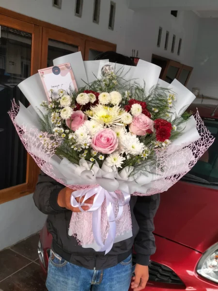 jual buket bunga segar 3 tangkai mawar pink asli untuk ulang tahun atau anniversary kirim area Purwokerto