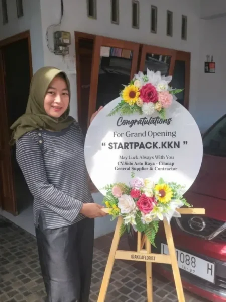 Papan akrilik model round untuk acara grand opening bisnis dekat UNSOED Purwokerto