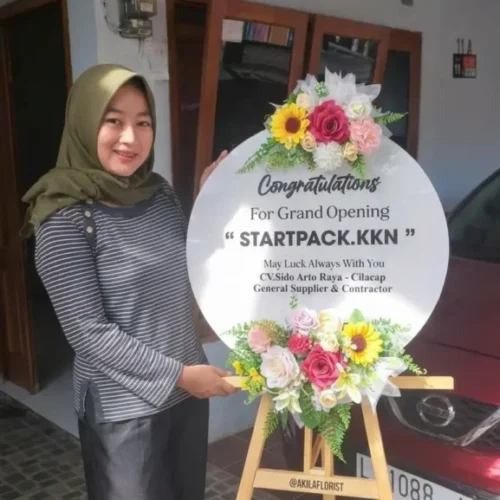 Papan akrilik model round untuk acara grand opening bisnis dekat UNSOED Purwokerto