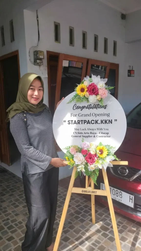 Papan akrilik model round untuk acara grand opening bisnis dekat UNSOED Purwokerto
